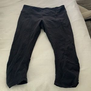 Capri yoga pants by calia